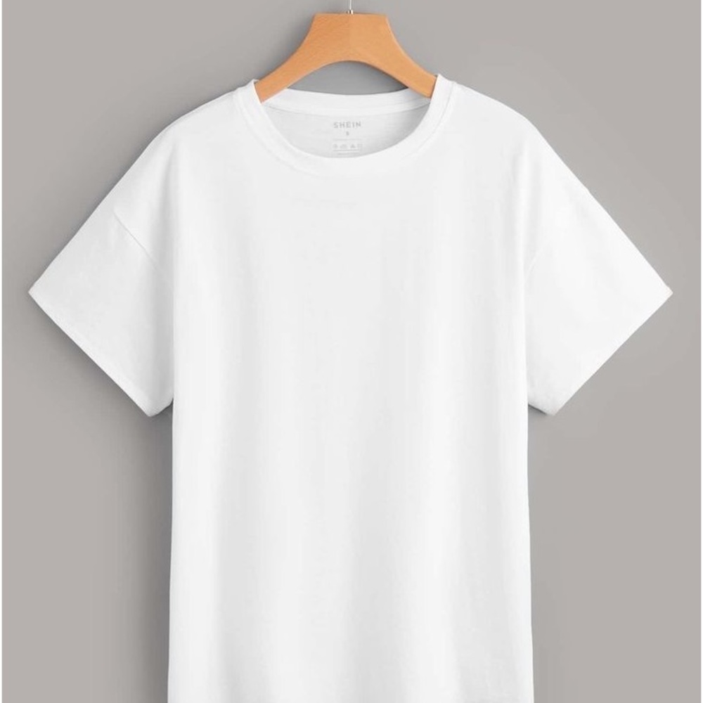 Beige and white tshirt (comes with the black shirt as well)